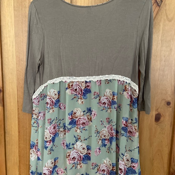 Dazzle Up tunic  Size M - Picture 2 of 2